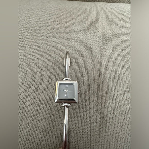 EUC Gucci Watch - Picture 9 of 15